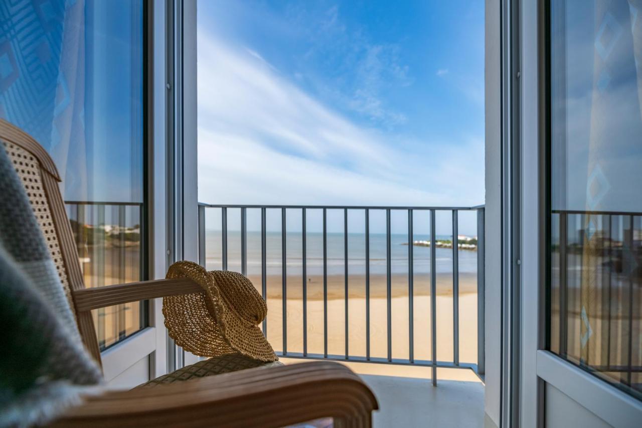 Cerise Royan - Le Grand Hotel De La Plage Екстер'єр фото