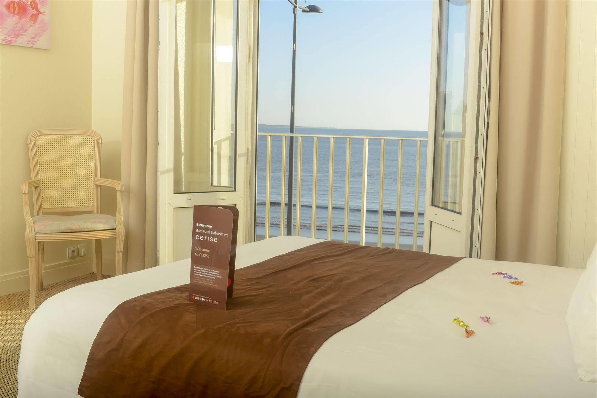 Cerise Royan - Le Grand Hotel De La Plage Екстер'єр фото