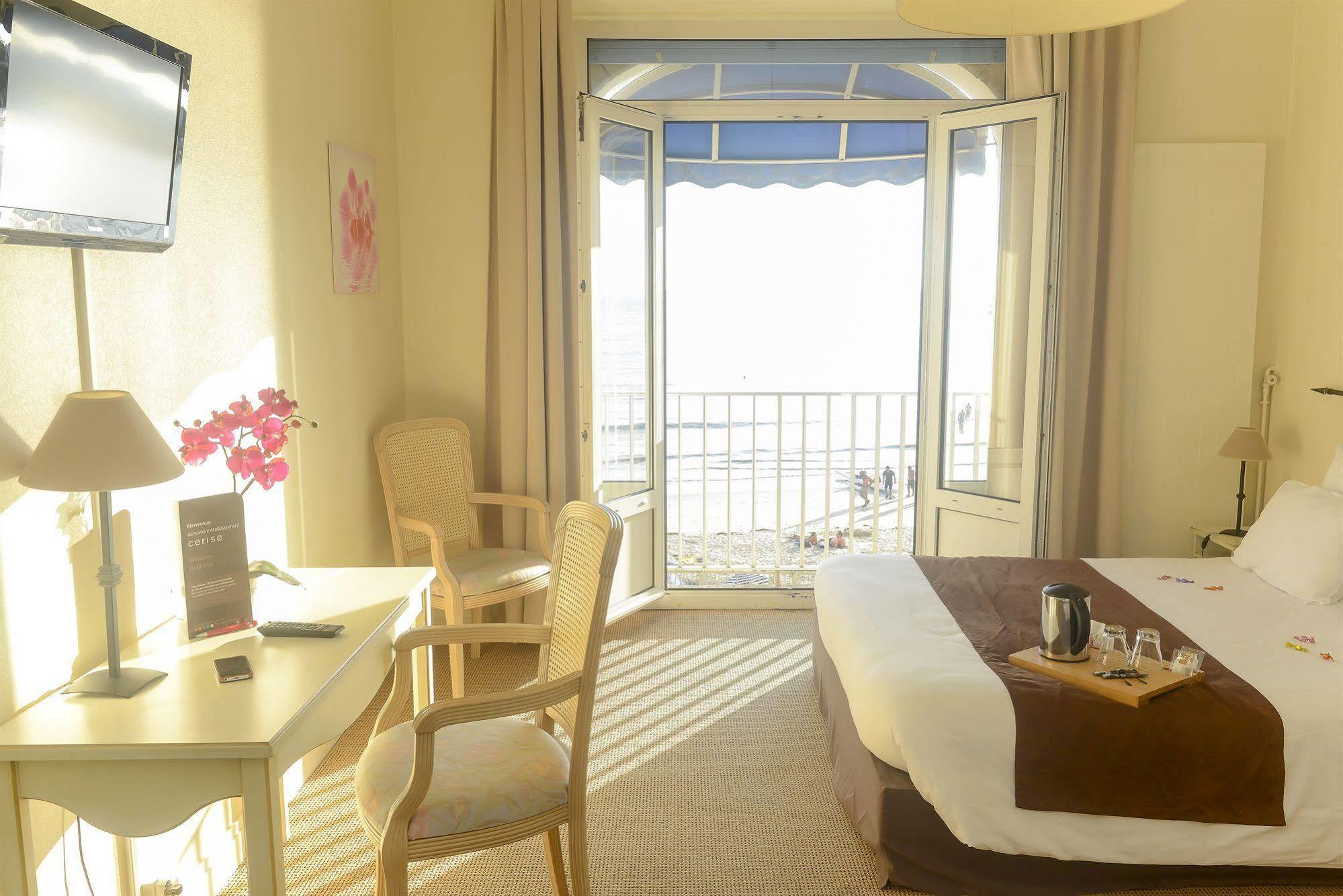 Cerise Royan - Le Grand Hotel De La Plage Екстер'єр фото