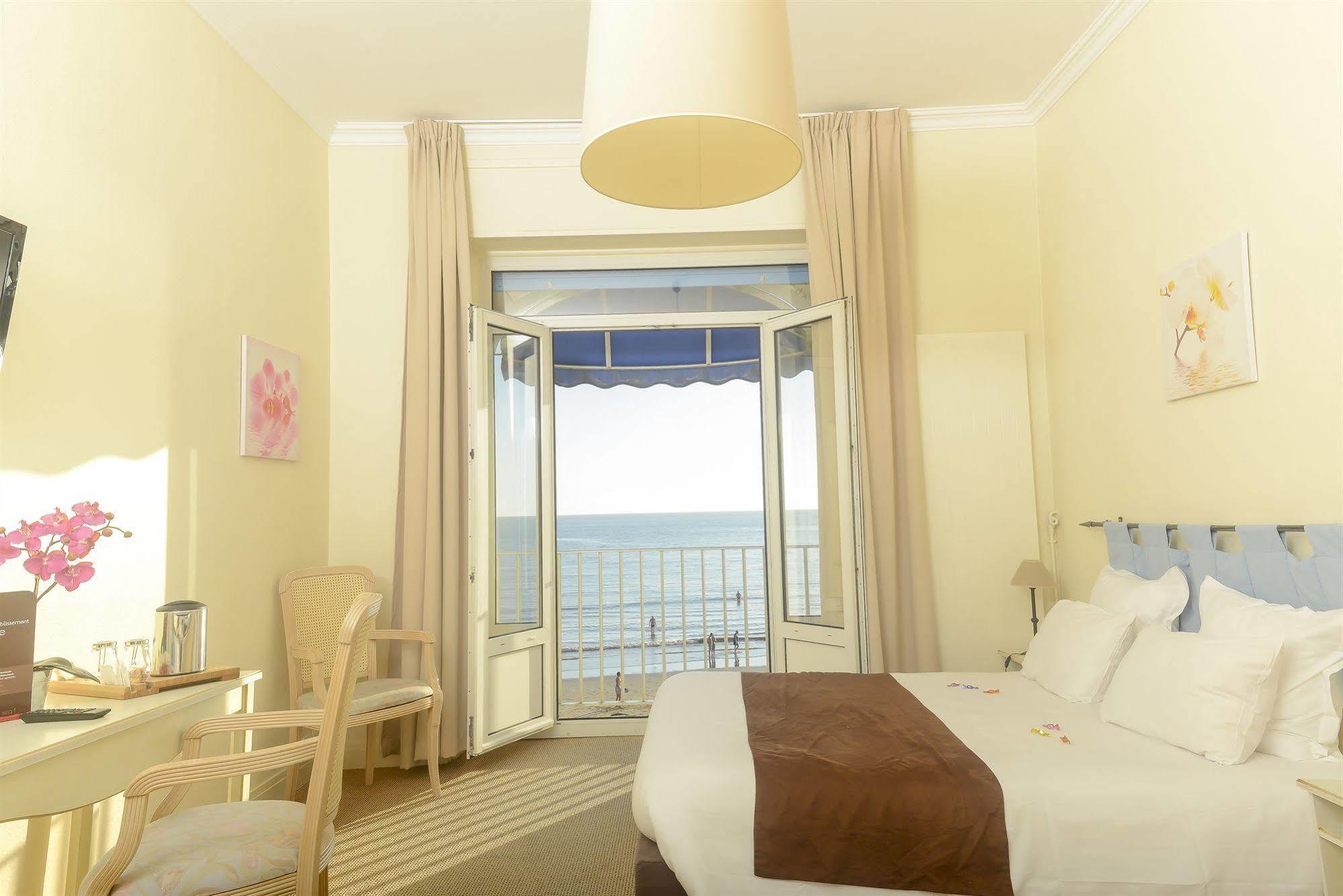 Cerise Royan - Le Grand Hotel De La Plage Екстер'єр фото